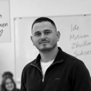 Ardit Sefedini, Berater und Deutschlehrer von myCareCareer im Kosovo